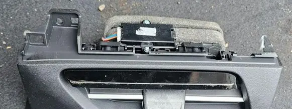 KIA EV6 Dashboard side air vent grill/cover trim brak