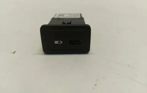 Mercedes-Benz Sprinter W907 W910 USB socket connector A2478200401