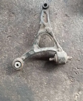 Volvo XC90 Front lower control arm/wishbone 8646613
