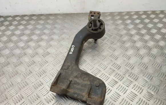 Mercedes-Benz Vito Viano W447 Rear differential/diff mount bracket A4473530095