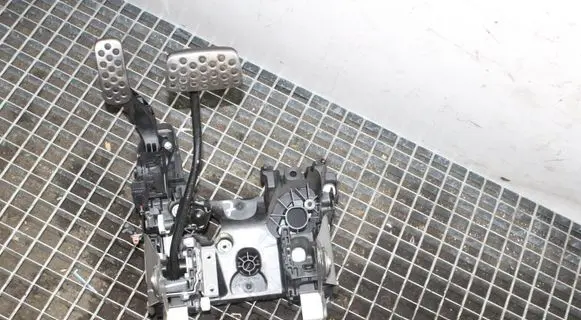 Opel Insignia A Pedal assembly 23335268