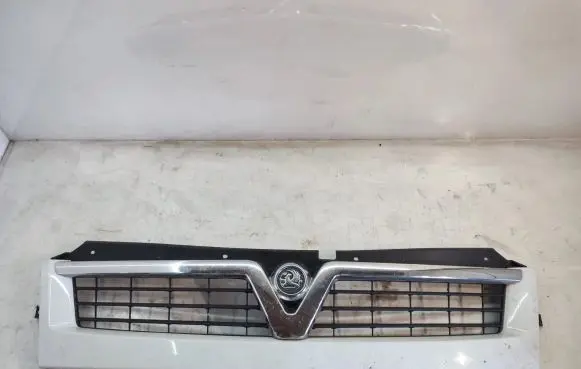 Renault Master II Front bumper upper radiator grill 8200233759