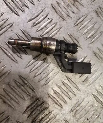 Volkswagen Golf V Fuel injector 03c906036a