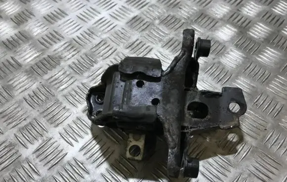 Volkswagen Polo Engine mount bracket 6q0199555