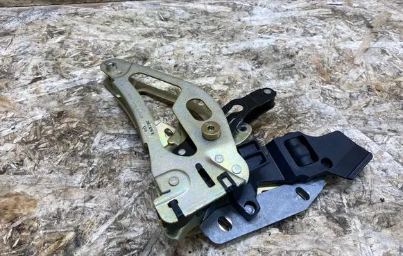 Mercedes-Benz SL R230 Convertible roof hinge 2307900471