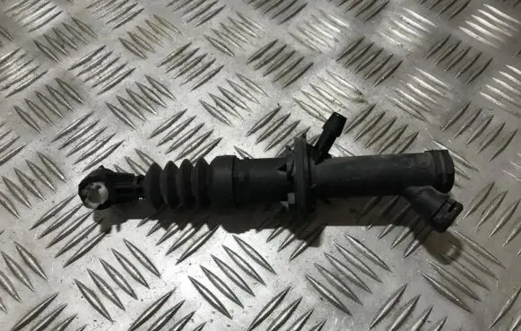 Renault Clio III Clutch master cylinder 8200436140d
