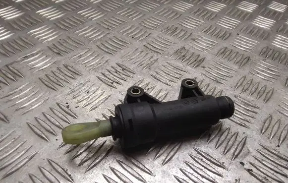BMW 3 E46 Clutch master cylinder 21526758822