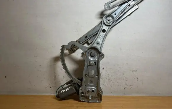 Mercedes-Benz E W210 Front door electric window regulator 0130821670 C4109