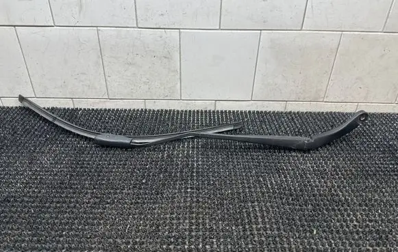 Front wiper blade arm