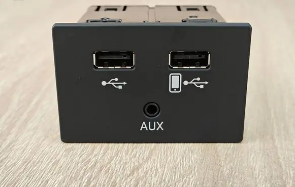 Audi A7 S7 4G AUX in-socket connector 4G0035736