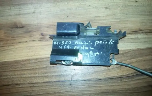 Mazda 323 Front door lock