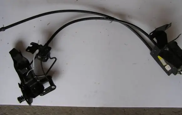 Opel Movano C Spare wheel mounting bracket 1384129080