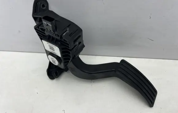 Ford Bronco Accelerator throttle pedal MB3C-9F836-AA