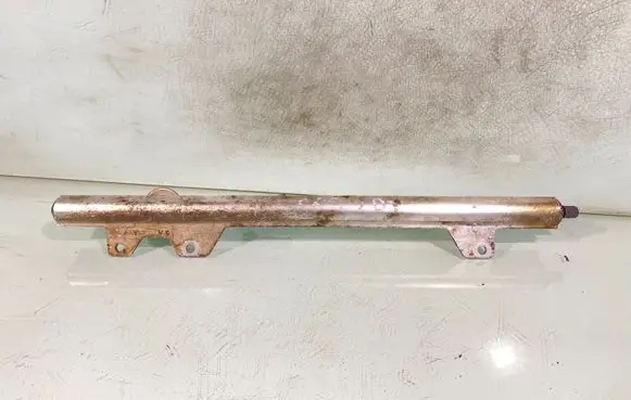 Volvo S60 Fuel main line pipe 9202710 1372146