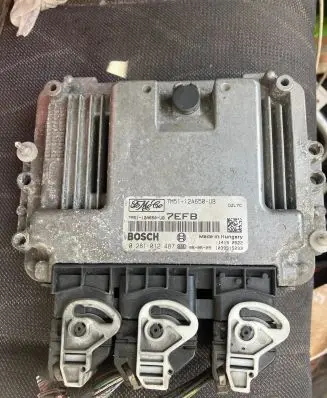 Ford Focus Engine control unit/module 7M5112A650UB 0281012487