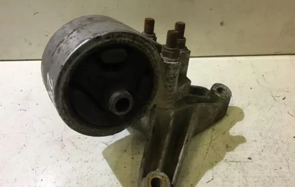 Mitsubishi Carisma Engine mount bracket mr222150
