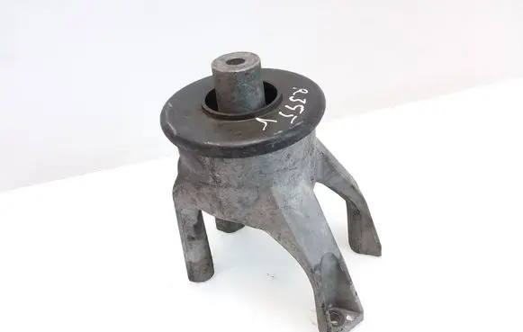 Volkswagen Transporter - Caravelle T5 Engine mount bracket