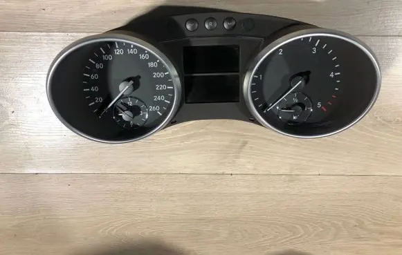 Mercedes-Benz ML W164 Speedometer (instrument cluster) A1645408947 A2C53240809 1645408947
