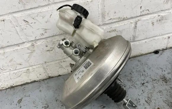 BMW 1 F40 Brake booster 6872071