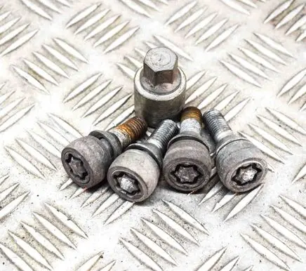 Renault Zoe Anti-theft wheel nuts and lock 