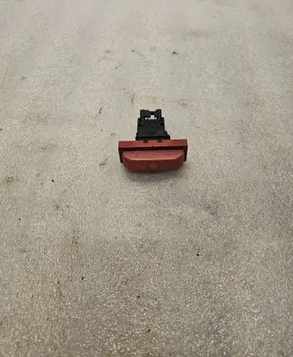 Nissan X-Trail T30 Hazard light switch 06016