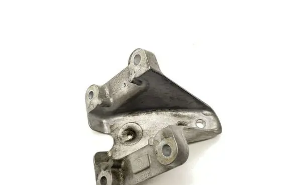 Engine mounting bracket