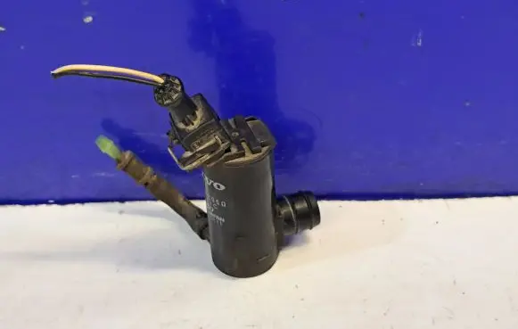 Volvo V70 Windscreen/windshield washer pump 9169611