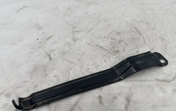 Battery bracket