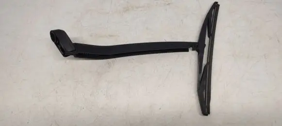 Rear wiper blade arm
