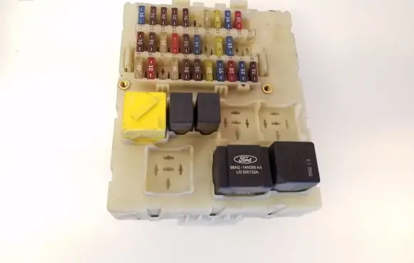 Ford Focus Fuse module 98AG14N089AA LO000132A