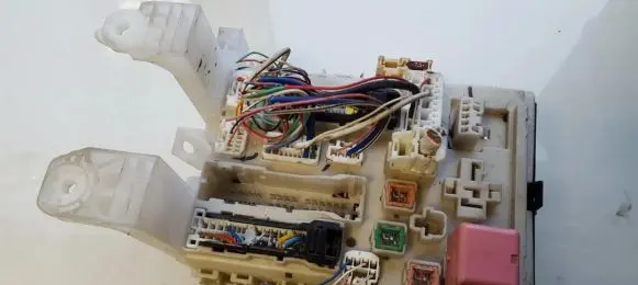 Toyota Avensis T270 Fuse box set 8273005150B 82730-05150-B