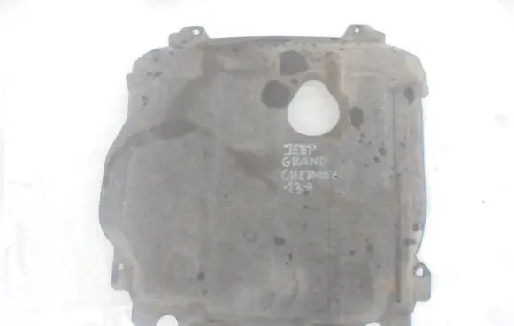 Jeep Grand Cherokee (WK) Engine splash shield/under tray 68037062