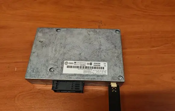 Audi A4 S4 B7 8E 8H Bluetooth control unit module 8P0862335K