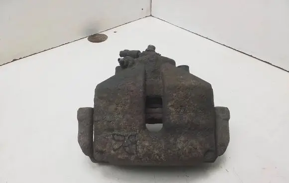Volkswagen PASSAT B6 Front brake caliper