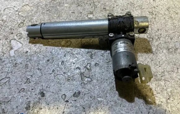 BMW 5 F10 F11 Seat adjustment motor 9168757 180810F 0390204003