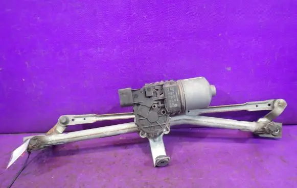 Skoda Fabia Mk2 (5J) Front wiper linkage and motor 6Y1955023C