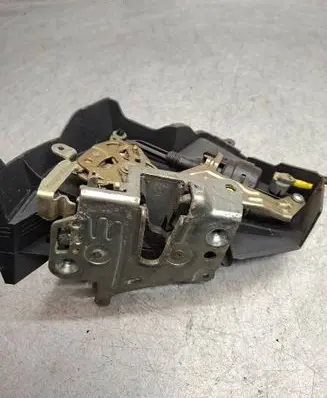 Mercedes-Benz E W210 Rear door lock 202300535