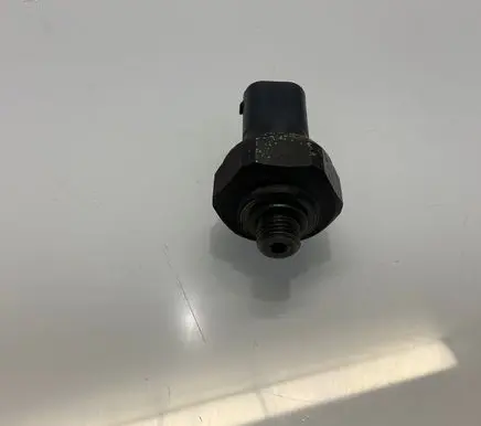 Mercedes-Benz CLS C219 Air conditioning (A/C) pressure sensor 2205420118 A2205420118