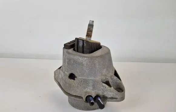 Chevrolet Camaro Engine mount bracket P23340400