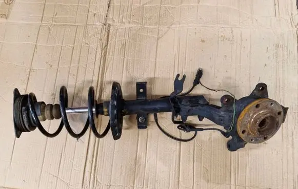 Renault Clio IV Front shock absorber/damper