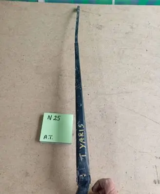 Toyota Yaris Front wiper blade arm 68543653