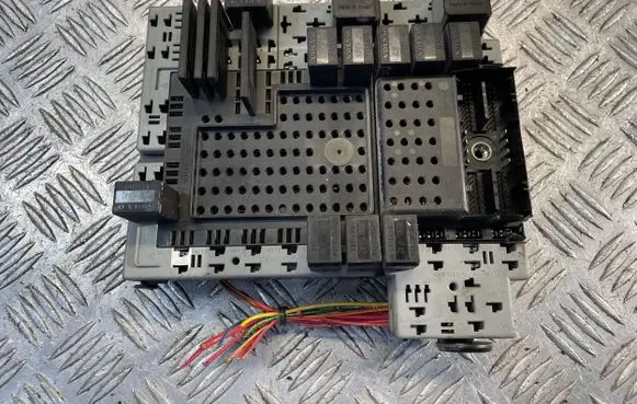 Volvo S60 Fuse module 08679899 03W051 08696098