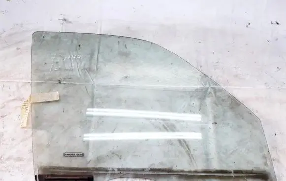 Honda CR-V Front door window glass four-door