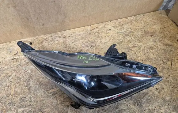Toyota Aygo AB40 Headlight/headlamp