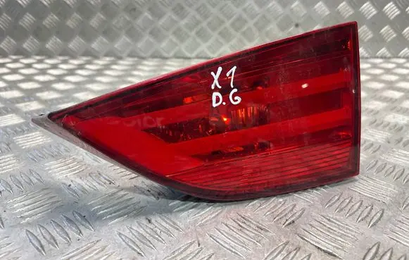 Tailgate rear/tail lights