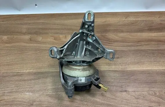 Audi SQ7 Engine mount bracket 4M0399201G