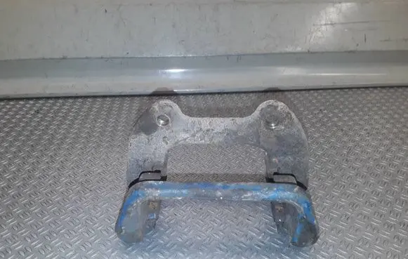 BMW 1 E81 E87 Brake caliper pad carrier rear 