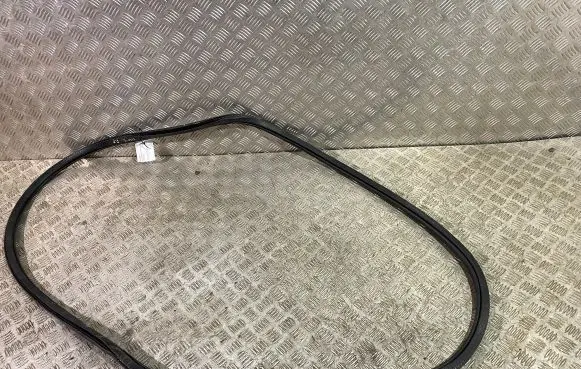 Volvo XC90 Front door rubber seal