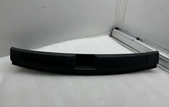 Trunk/boot sill cover protection