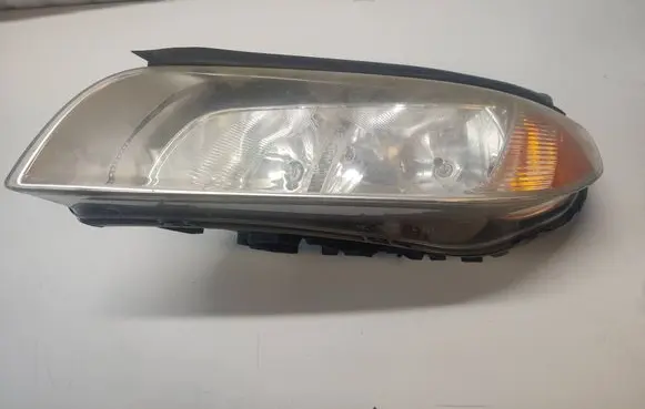 Volvo XC70 Headlight/headlamp 31214353